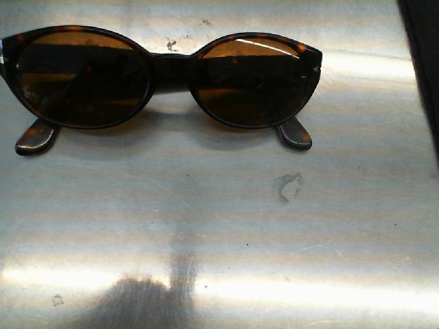 Lunettes persol dans case rayban