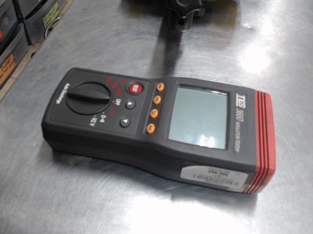 Insulation tester dans etuit