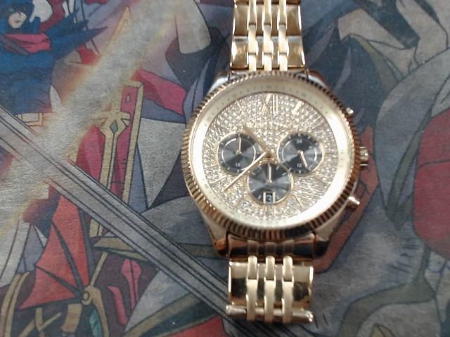 Montre gold avec diamand mk