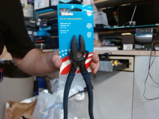 Linesman pliers