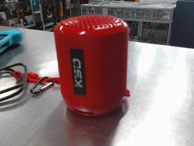 Blue tooth speaker red