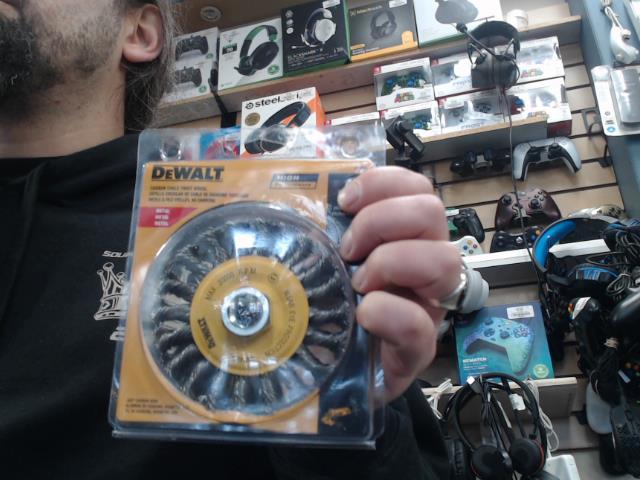 Dewalt wire wheel, cable twist, 4-inch