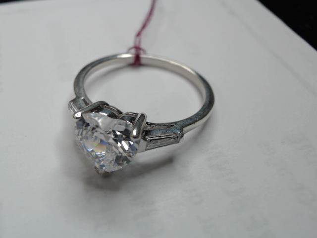 Bague en argent zircon en coeur