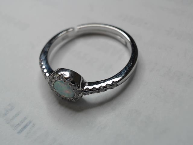 Bague en argent opale et zircon