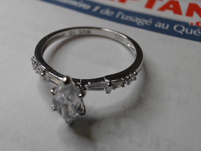 Bague en argent marquise zircon solitair