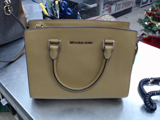 Medium purse like new