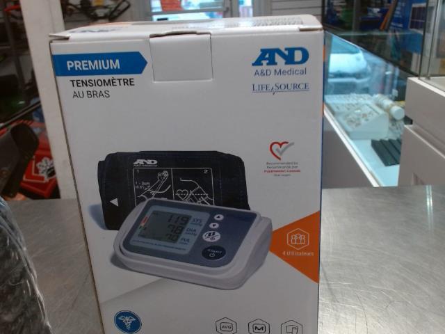 Blood pressure monitor upper arm