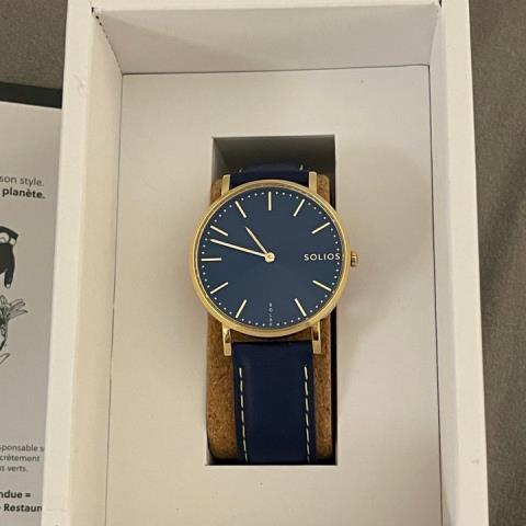 Montre bleu avec boite