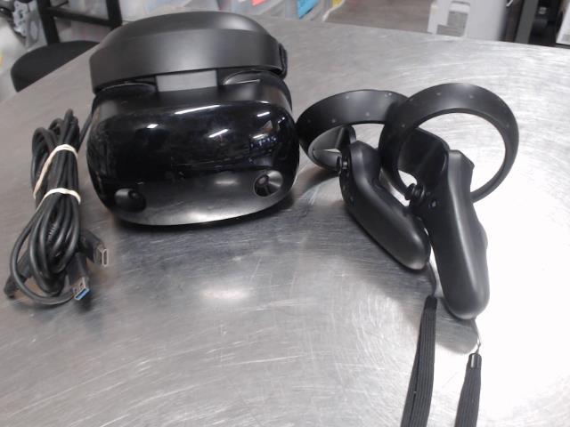 Casque vr + paire de manettes