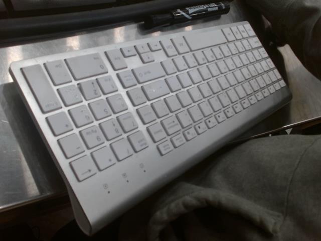 Clavier blanc sans fil