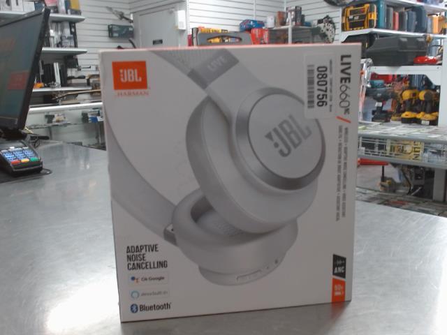 Like new in box jbl live 660 wireless