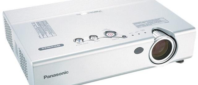 Panasonic projedtor neuf en case