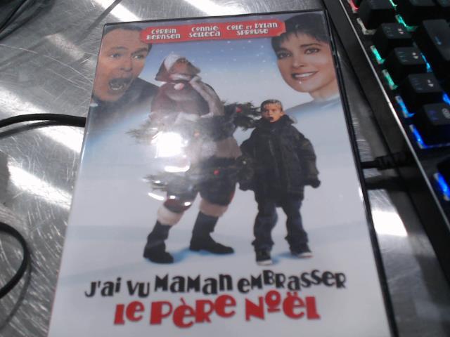 Jai vu maman embrasser le pere noel