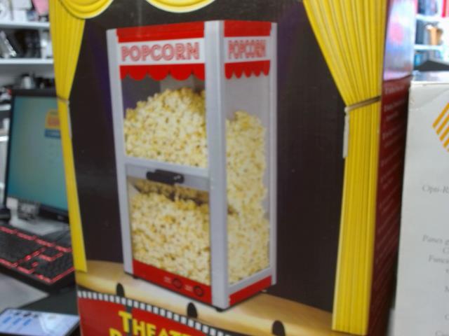 Theatre style popcorn maker dolce