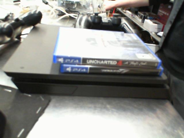 Sony ps4 slim + 1 manette