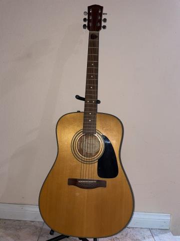 Guitare avec case