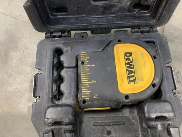 Laser dewalt plumb dans case