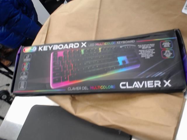 Clavier rgb avec fils dans la boite