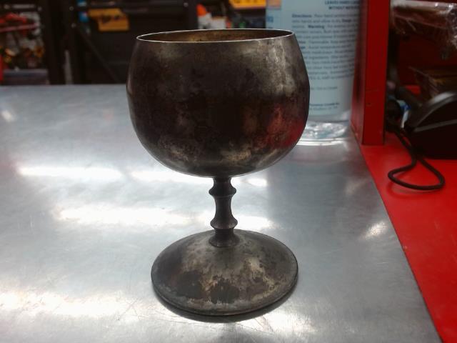 Goblet antique couleur argent