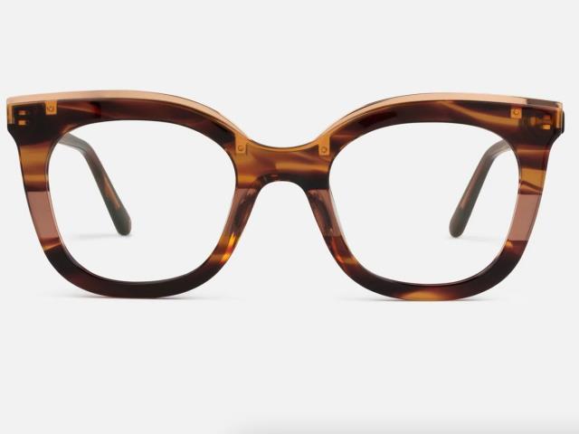 Lunette de femme couleur brune