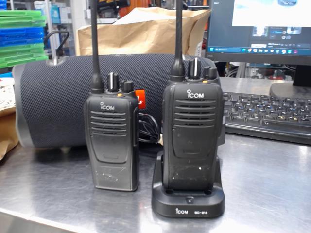 Walkie-talkie icom avec chargeur