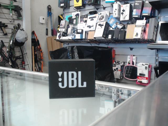 Petite box jbl speaker