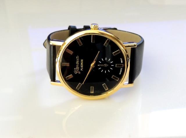 Montre doree geneva cadran noir