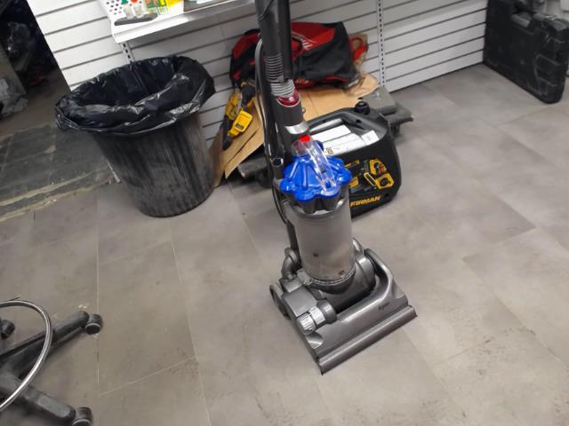 Vacuum dyson +acc