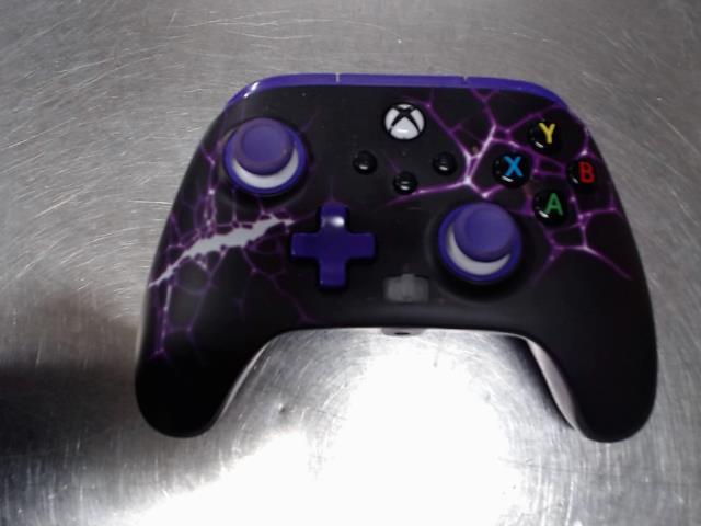 Manette xbox one a fil jobber