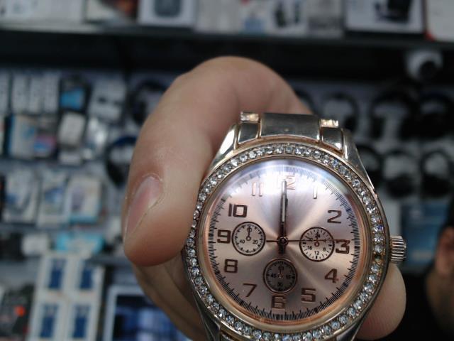 Montre femme rose+zircon deja amener