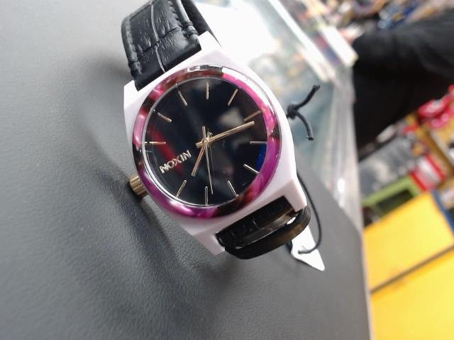 Montre pour femme nixon happy medium