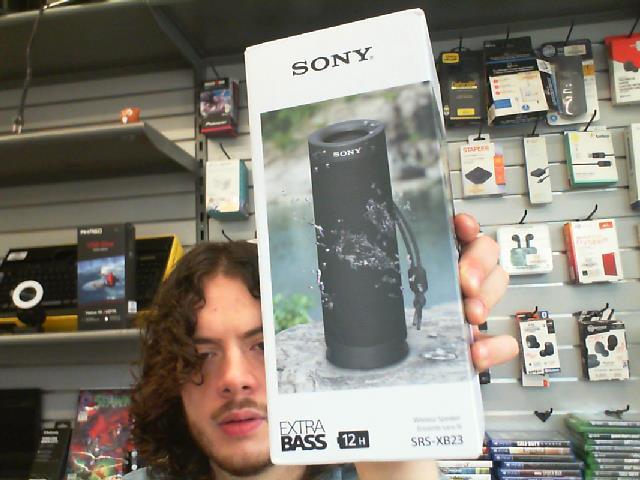 Speaker sony dans la boite noir