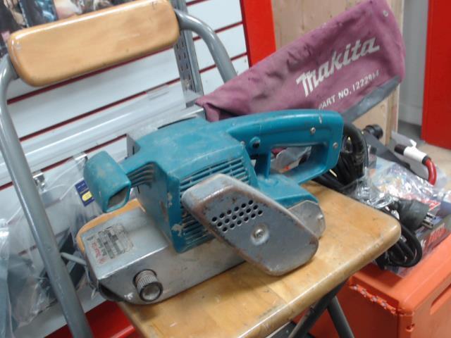 Ponceuse makita belt sander