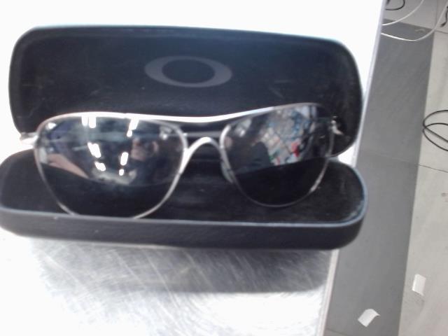 Lunette oakley dans boite