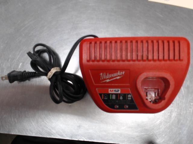 Chargeur a batterie 12v