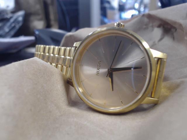 Montre plate gold no batt