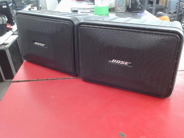 Paire de speaker noir bose