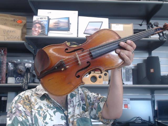 Violon de 1300$ avec papier luthier