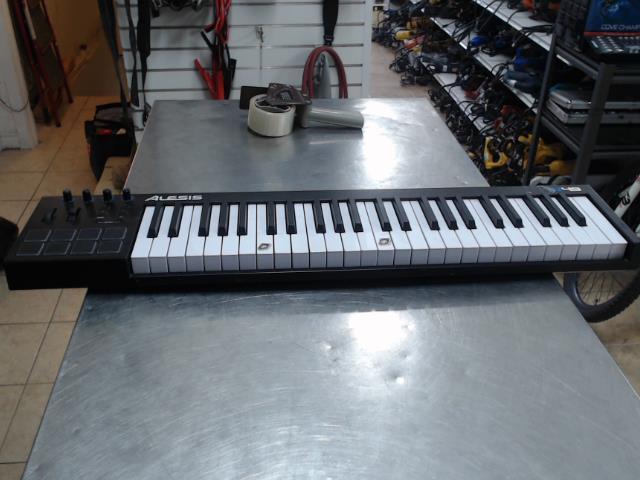 Clavier de musique alesis