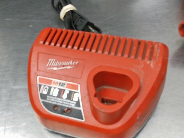 Chargeur milwaukee m12