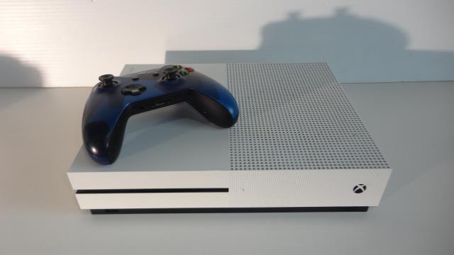 Xbox one s + man + fils