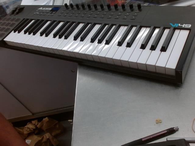 Clavier electronique alesis