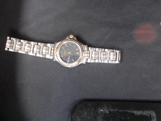 Montre pour femme guess gris or