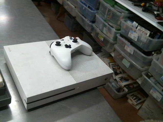 Xbox one s 1 man