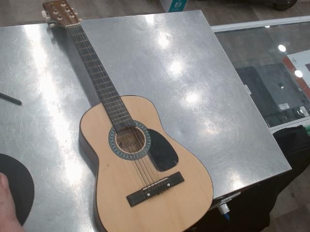 Guitare 1/2 acoustique