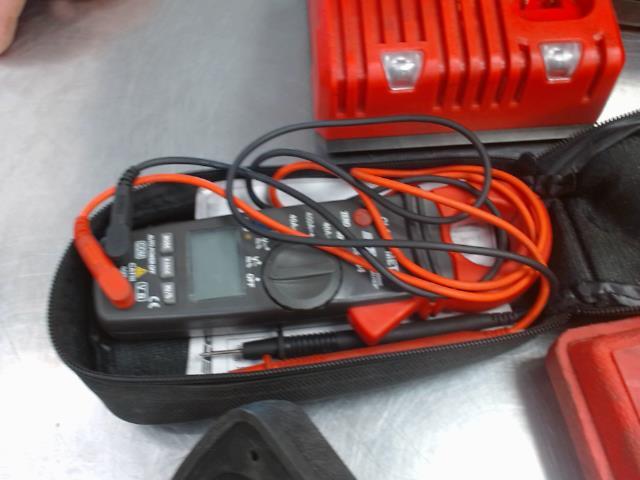 Clamp meter dans case