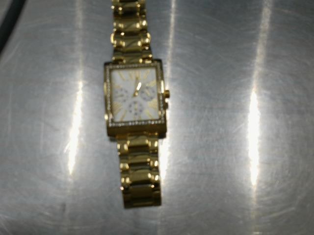 Montre femme guess couleur or