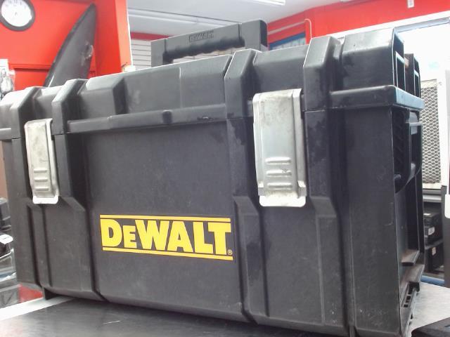 Coffre d'outil remplis dewalt