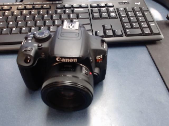 Canon rebel t5i + 2 bat + chargeur