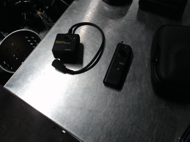 Wireless switchg and remote for camera t